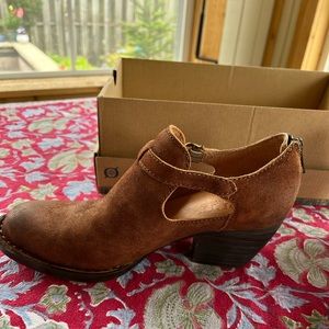 Womens Born leather shoes.  685dv027.5m